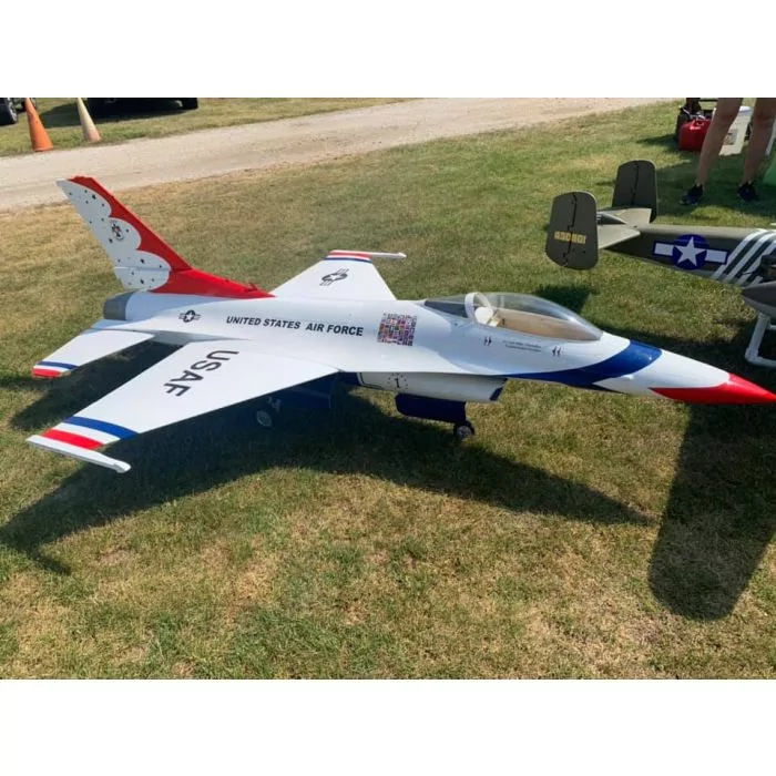 Person med ansvar for sportsspil system metodologi F-16 Jet, Thunderbird, Top RC Model (Includes Retracts) -Gator RC